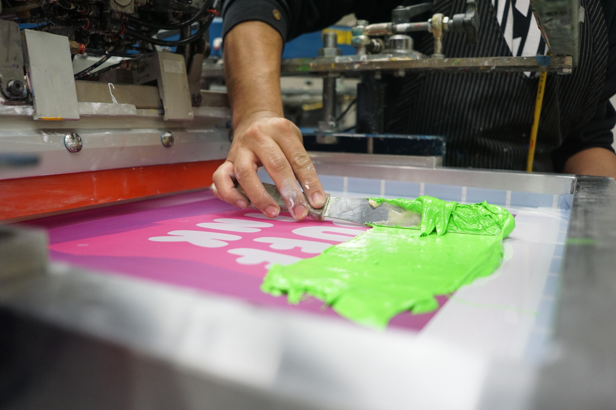 Applying Puff Ink to Screen Printer